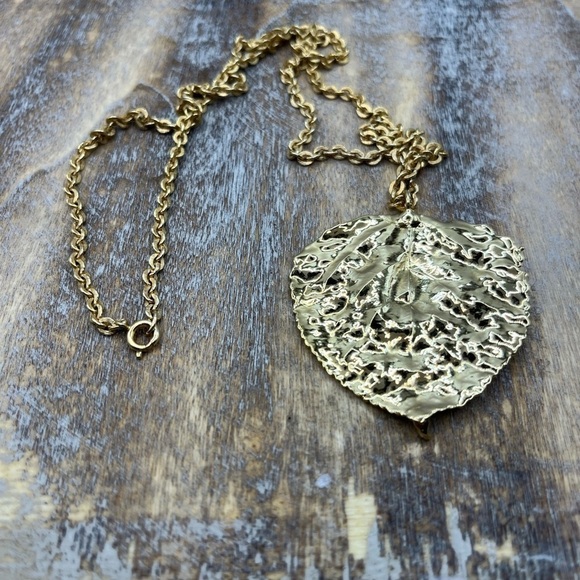 Leaf Pendant Shiny Gold Tone Necklace Beautiful symbolizes Growth 22” Length - Picture 6 of 7